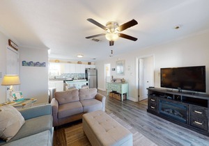 Cozy coastal condo with pool & sound view - close to restaurants & beach in Fort Walton Beach