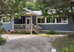 Roomy cottage close to Sauble's main beach! in Sauble Beach