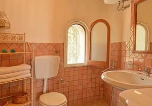 Welcome to this apartment with sea view, located just 100 meters from the beach of Portopalo di Menf in Porto Palo