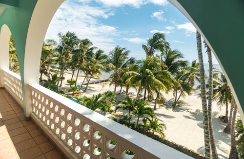 San Pedro Condo | 10% OFF ON STAYS OF 7 NIGHTS OR MORE ! AMAZING BEACHFRONT PROPERTY.