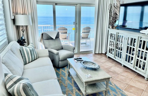Gulf Shores Condo | 17th Floor East Corner Unit With 2 Balconies & A Huge Beachfront Pool & Hot Tub