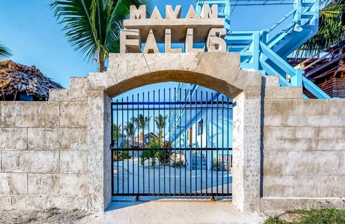 Caye Caulker Hotel | 234 m² Motel ∙ 9 bedrooms ∙ 21 guests