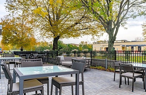West Springfield Hotel | 3-Star Hotel ∙ Courtyard by Marriott West Springfield