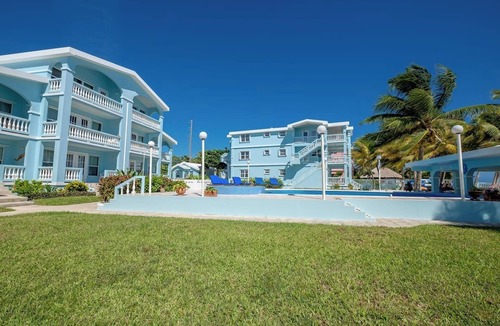 San Pedro Condo | 3bed condo, Lush Gardens & JetPool South San Pedro