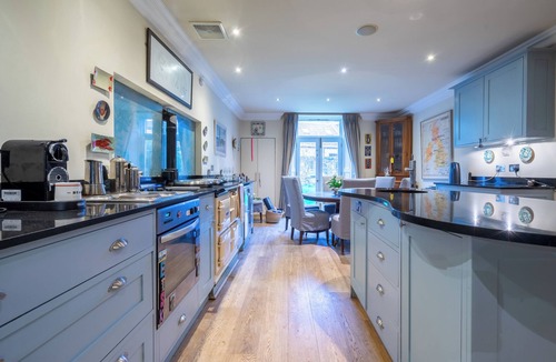 Leith House | A Beautiful 4 bedroom house in the heart of Edinburgh, ideal for the festival.