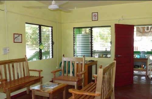 Hopkins House | A comfortable, affordable guesthouse located right near the beach.