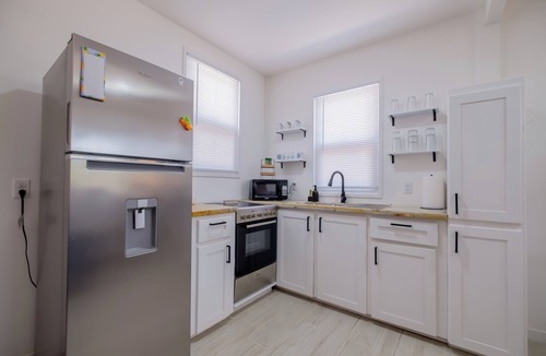 Caye Caulker Apartment | Adorable 1-queen bed studio with AC and pool in vibrant Caye Caulker
