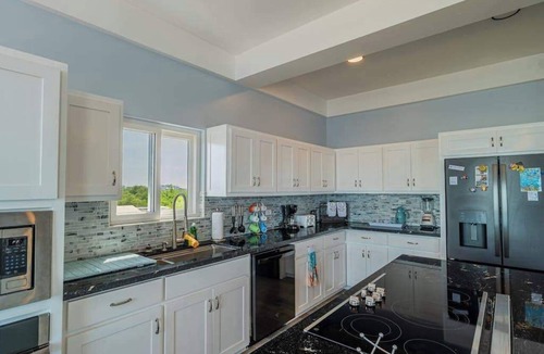 Boca Ciega Apartment | Amazing 2 story oceanfront house with pool, balcony, central AC, & WD