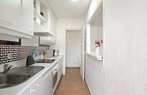 Atlanterra Apartment | Apartment "Semifrontal con vistas Zahara" Near the Beach with Sea View, Pool & Wi-Fi