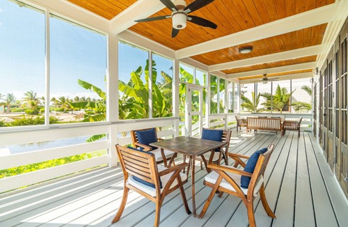 San Pedro House | Athena`s House & Mistico Beach Club + Boat Shuttle