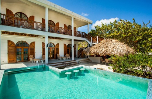 San Pedro House | BajaMar: Beach Front; Pool; Wonderful Staff & Excellent Location
