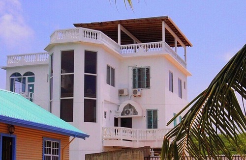 Belize City Apartment | BAY Small Sea View Studio w Pool & Deck, 1st Floor