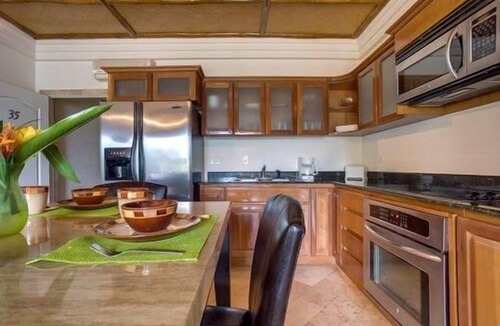 Placencia Resort | Beachfront Balcony Master Suite w/Kitchen, WiFi, & Jacuzzi Tube