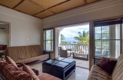 Placencia Resort | Beachfront Balcony Master Suite w/Kitchen, WiFi, & Jacuzzi Tube