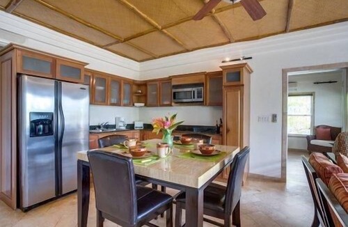 Placencia Resort | Beachfront Balcony Master Suite w/Kitchen, WiFi, & Jacuzzi Tube