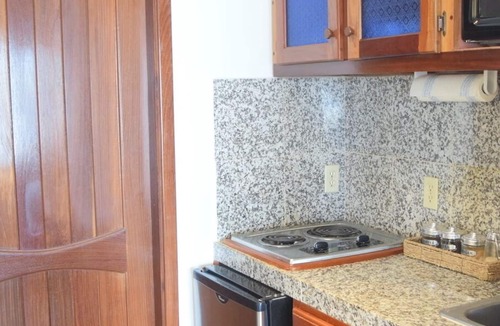 Plantation Condo | Beachfront Villa in Gated Placencia Resort!