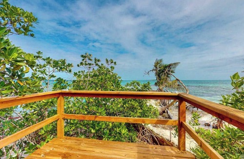 Sittee Point Apartment | Beachfront cabin with private deck, ocean views & family-friendly vibe