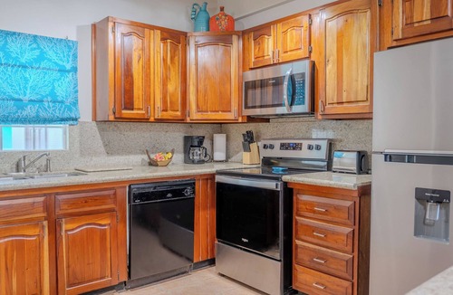 San Pedro Condo | Beachfront Oceanview 2BR/2BA Condo -Sleeps 6, Pool, South Ambergris Caye, Belize