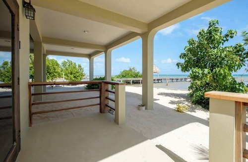 Caye Caulker Apartment | Beachfront suite with reef views - pool, bikes, canoes, dock, and grill access