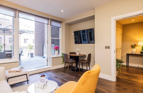 City Centre Dublin Apartment | Beautiful 5 star 2 Bed Apartment in Dublin City Centre with terrace