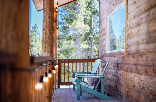 Saint Mary's House | Big Family Mountain Cabin. Hot Tub, Skiing, Game Room, King Bed, Dog Friendly!