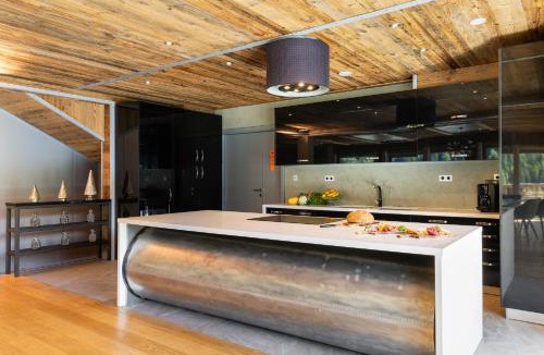 Les Brevieres Ski Chalet | Black Diamond - Chalet Tango
