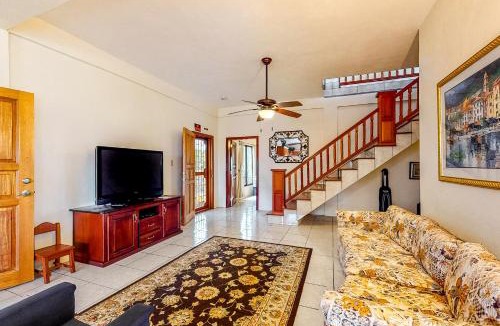 Santa Elena House | Borland View