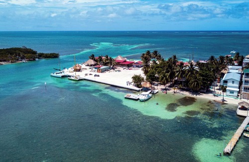 Belize City Boat Rental | Caribbean Bliss: Sun-soaked Sailing Adventure from Belize to Cayo Ámbar Gris, San Pedro