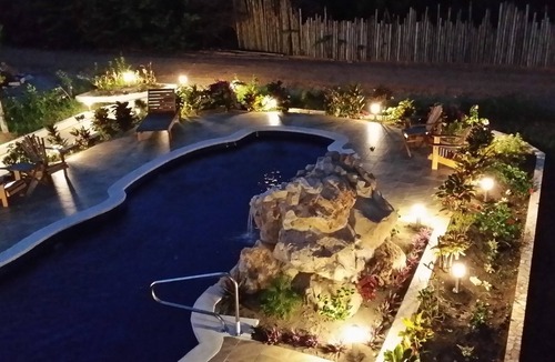 Seine Bight Village House | Casa de la Paz