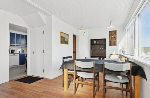 Tejn Villa | Centrally located townhouse with port/seaviews.