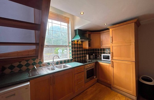 Ballsbridge Apartment | Characterful 1BDR Cottage with Loft in Dublin