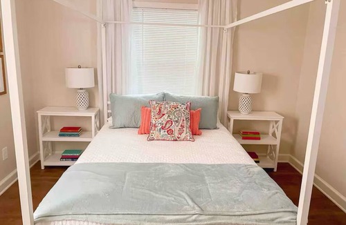 Gunter Afs House | Charming 2-bedroom house with WiFi and AC in brilliant Montgomery