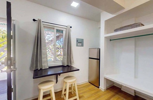 Caye Caulker Apartment | Charming island cabana with central AC, bikes & picnic area near beach