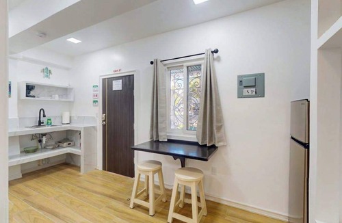 Caye Caulker Apartment | Charming island cabana with central AC, bikes & picnic area near beach