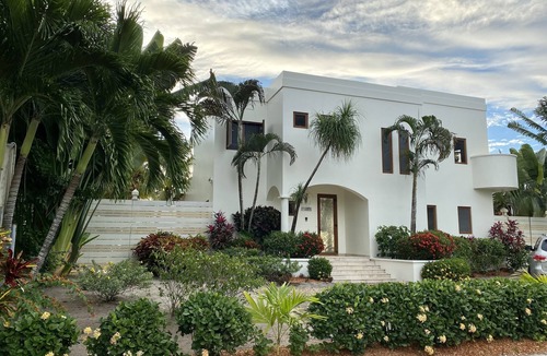 Placencia Villa | Contemporary seafront villa.