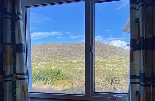 Roundstone Cottage | Cottage 396 - Roundstone - sleeps 6 guests in 3 bedrooms