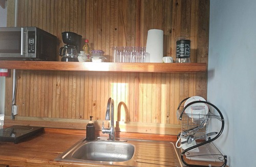 Santa Elena House | Cozy 1-Bedroom with Parking & Private Space ,AC, WiFi, Santa Elena