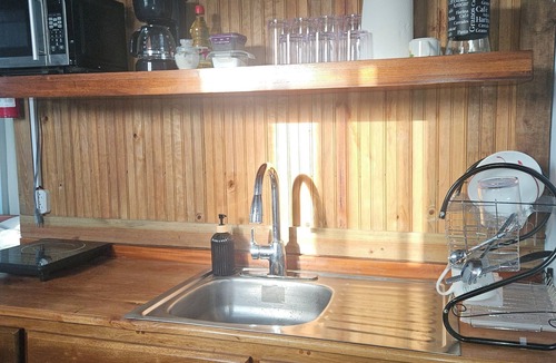 Santa Elena House | Cozy 1-Bedroom with Parking & Private Space ,AC, WiFi, Santa Elena