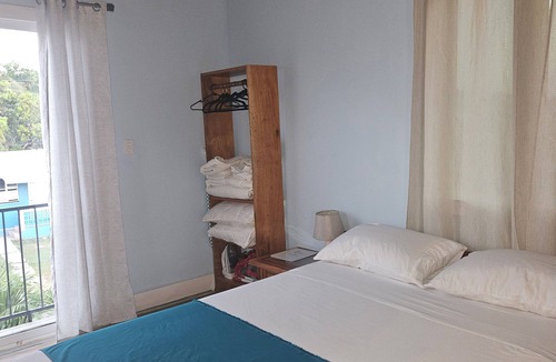 Santa Elena House | Cozy 1-Bedroom with Parking & Private Space ,AC, WiFi, Santa Elena
