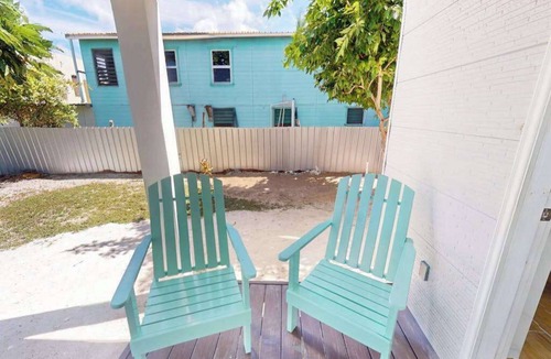 Caye Caulker House | Cozy island cabana with central AC, bikes, BBQ area & walk-to-beach access