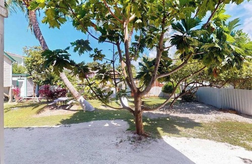 Caye Caulker House | Cozy island cabana with central AC, bikes, BBQ area & walk-to-beach access
