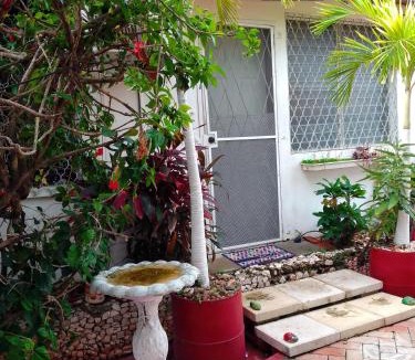 Vista Del Mar House | Cozy Studio Apartment-Free airport pickup and drop off