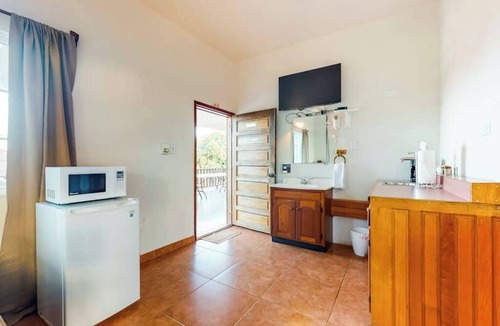 Hopkins Apartment | Cozy studio near town with an ocean view, free WiFi, partial AC & shared deck