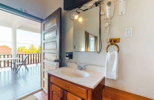 Hopkins Apartment | Cozy studio near town with an ocean view, free WiFi, partial AC & shared deck
