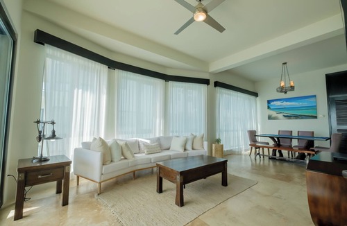 San Pedro Hotel | Deluxe Oceanfront Suite A3- Pool/Jacuzzi/Heart of town