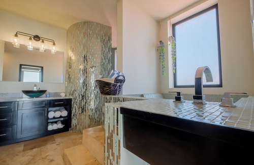 San Pedro Hotel | Deluxe Oceanfront Suite A3- Pool/Jacuzzi/Heart of town