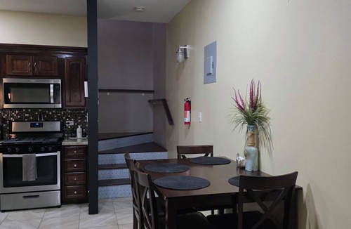 San Ignacio House | Downtown Haven, Modern Comfort Cozy Luxury Home.