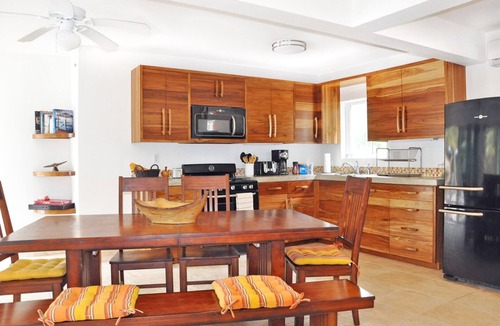 San Pedro Villa | Fly Fishing Lodge North Ambergris Caye up to 6 people Tarpon, Bonefish, Permit