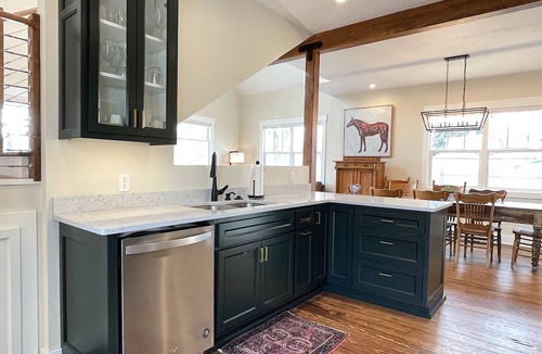 Cody House | G.F. Wiard House- Renovated Historic Home, Walk to Downtown Cody, Pet Friendly