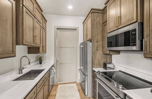 St. Anthony Apartment | Henry`s Fork Suites Suite Two